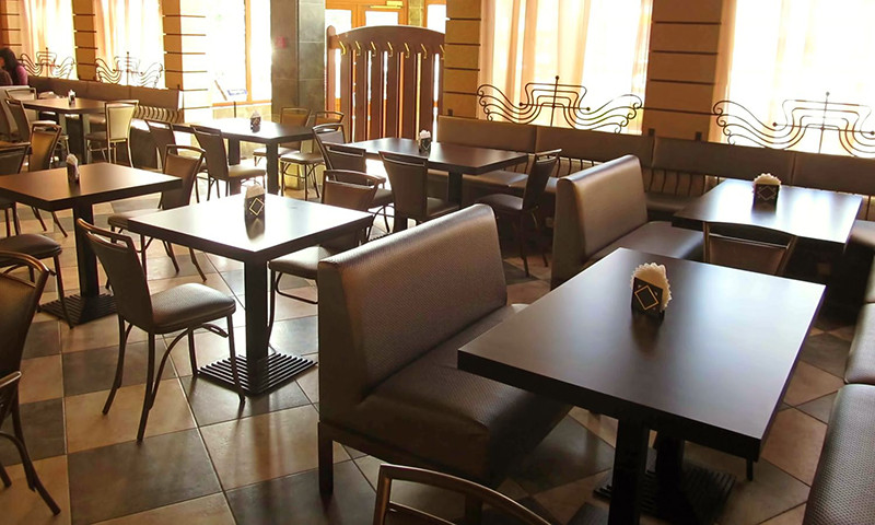 Прямоугольные столы в кафе «Бульвар», г. Смоленск